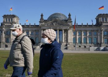 В Германии снова закрываются театры, фитнес-центры, салоны красоты и рестораны