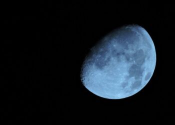 Китай запустил ракету "Чанчжэн-5" для доставки на Землю лунного грунта