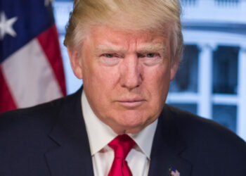 Трамп обвинил фармацевтические компании в том, что они добивались его поражения