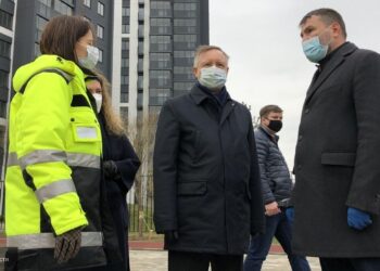 Беглов оценил благоустройство набережной Охты в Петербурге