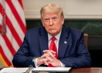 Fox сообщил о приоритетной вакцинации от COVID-19 жителей США