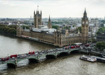 Ученые: гигантское цунами превратило Британию в остров
