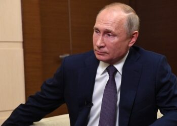 Путин поручил удвоить выплаты врачам за работу с COVID-19 в праздники