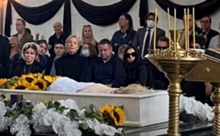 В Останкино заметили &laquo;призрак&raquo; Легкоступовой в свадебном платье