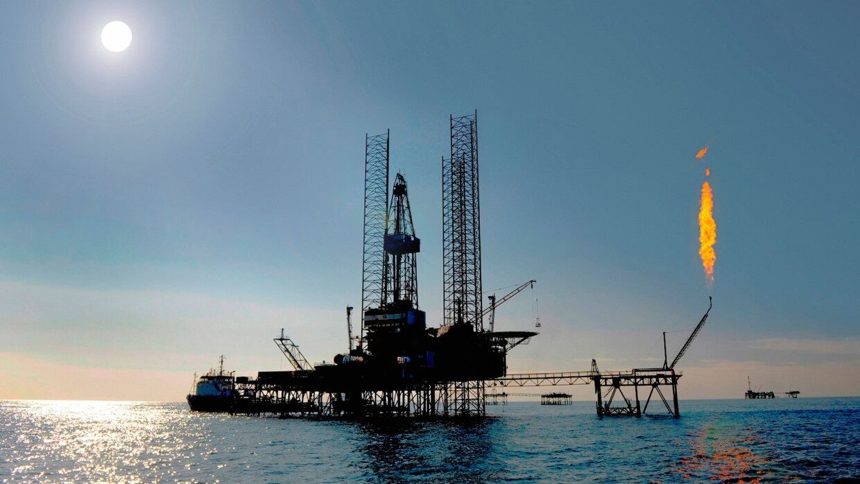 Добыча нефти в России по итогам года сократилась на 8,6%