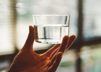 Сингапурские ученые научились добывать питьевую воду из воздуха