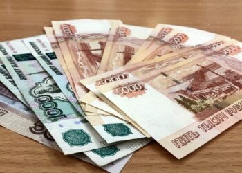 Аналитики отмечают рекордный рост объема  наличных средств в России