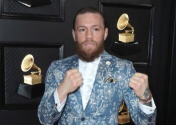 Макгрегор указал на малое количество нокаутов в профессиональной карьере Нурмагомедова