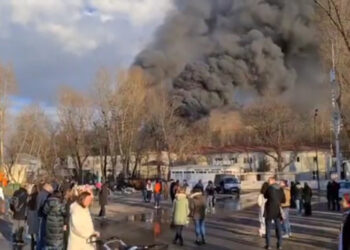 На складе в парке Горького в Москве произошел пожар